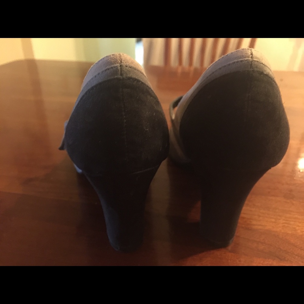Shoes - Picture 5 of 6